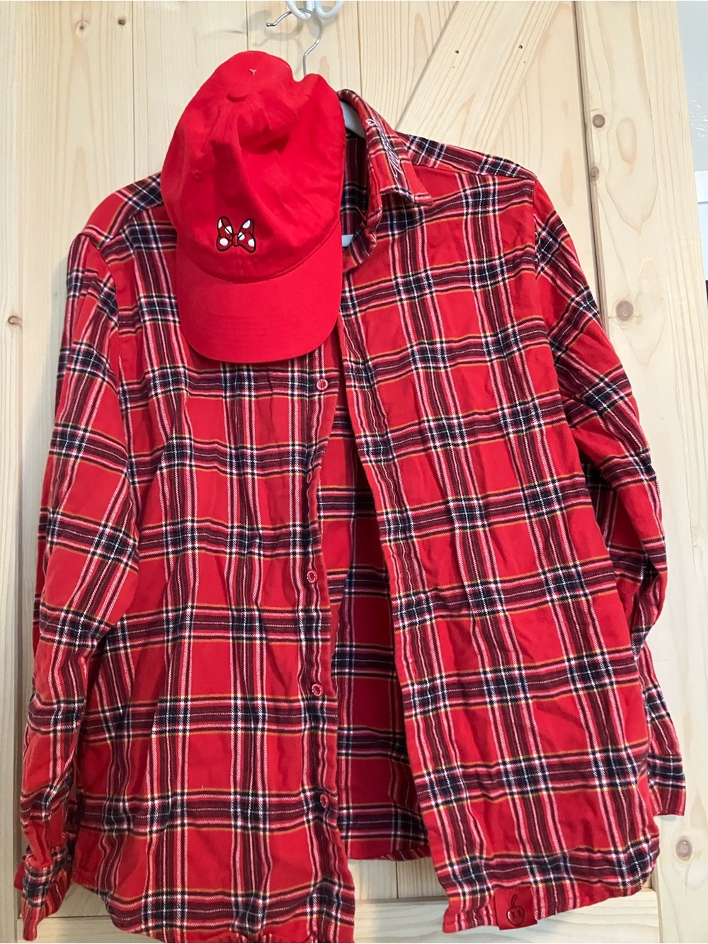 Minnie Mouse Cakeworthy Flannel Shirt + red Minnie House baseball hat